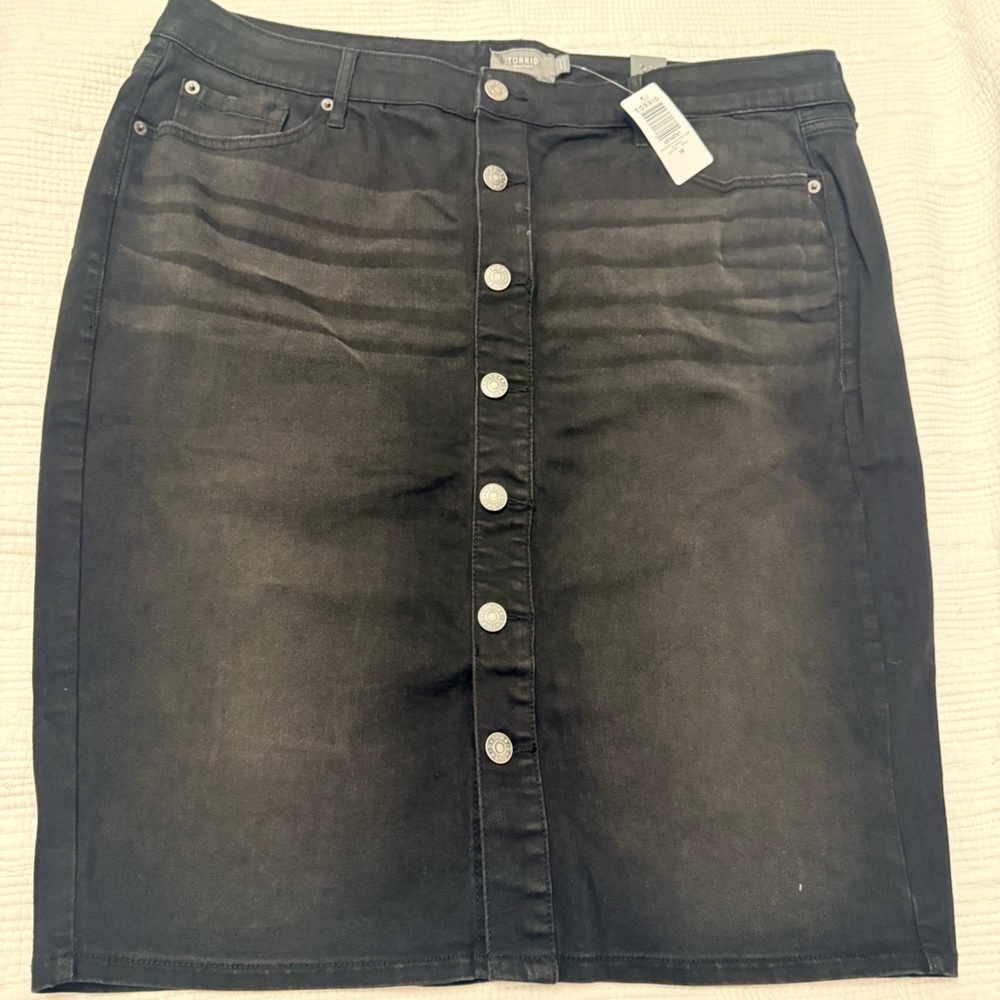 torrid Black Button-Front Midi Skirt